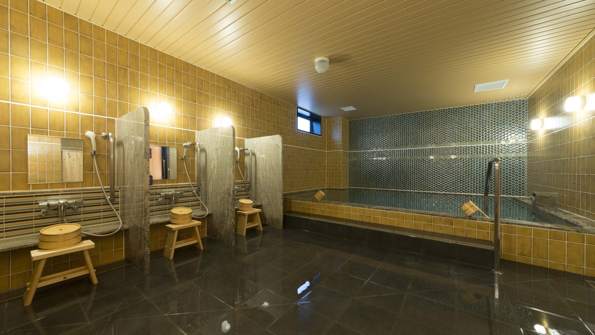 営業時間15:00～26:00、5:00～9:00