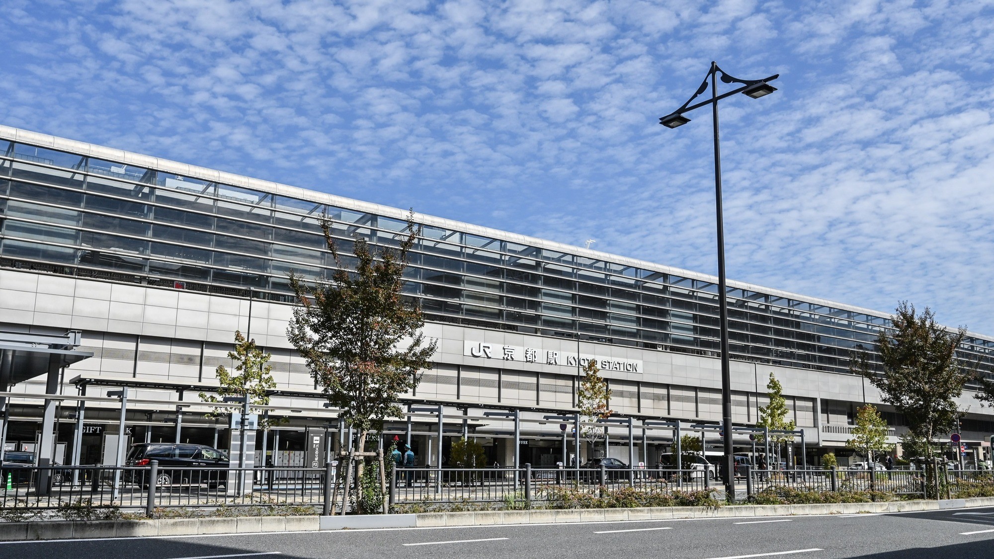 京都駅八条口の目の前に立地していて、ビジネスにも観光にも快適で軽快アクセス♪
