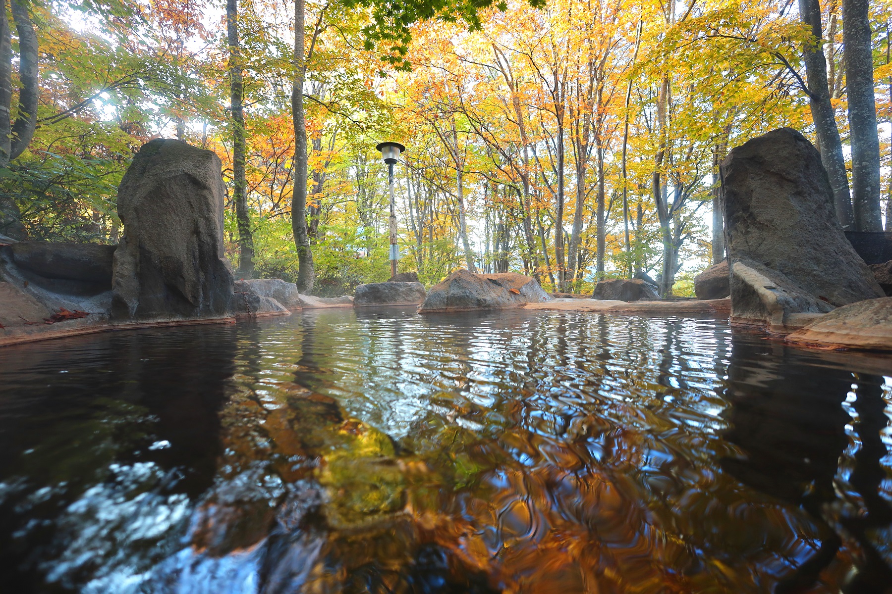 紅葉の露天風呂