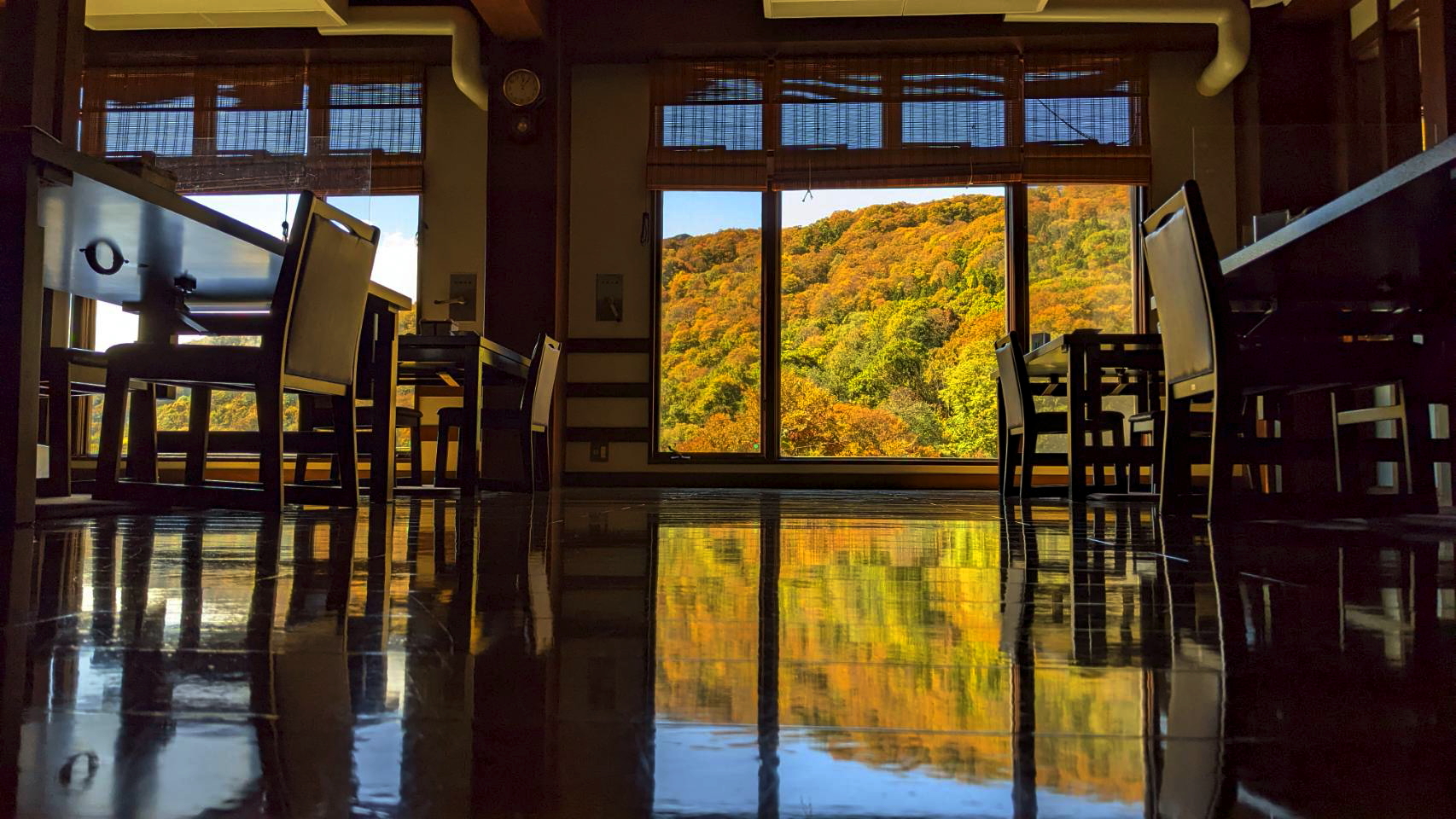 食堂からの紅葉