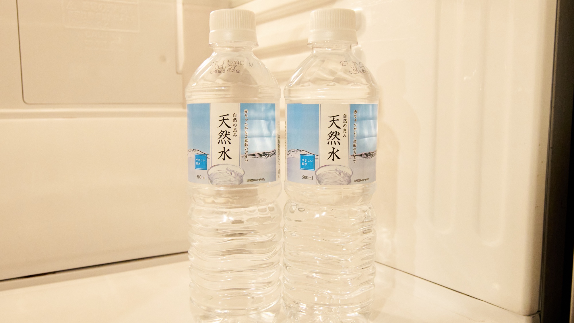 ・【板間】1F　冷蔵庫内　ミネラルウォーター