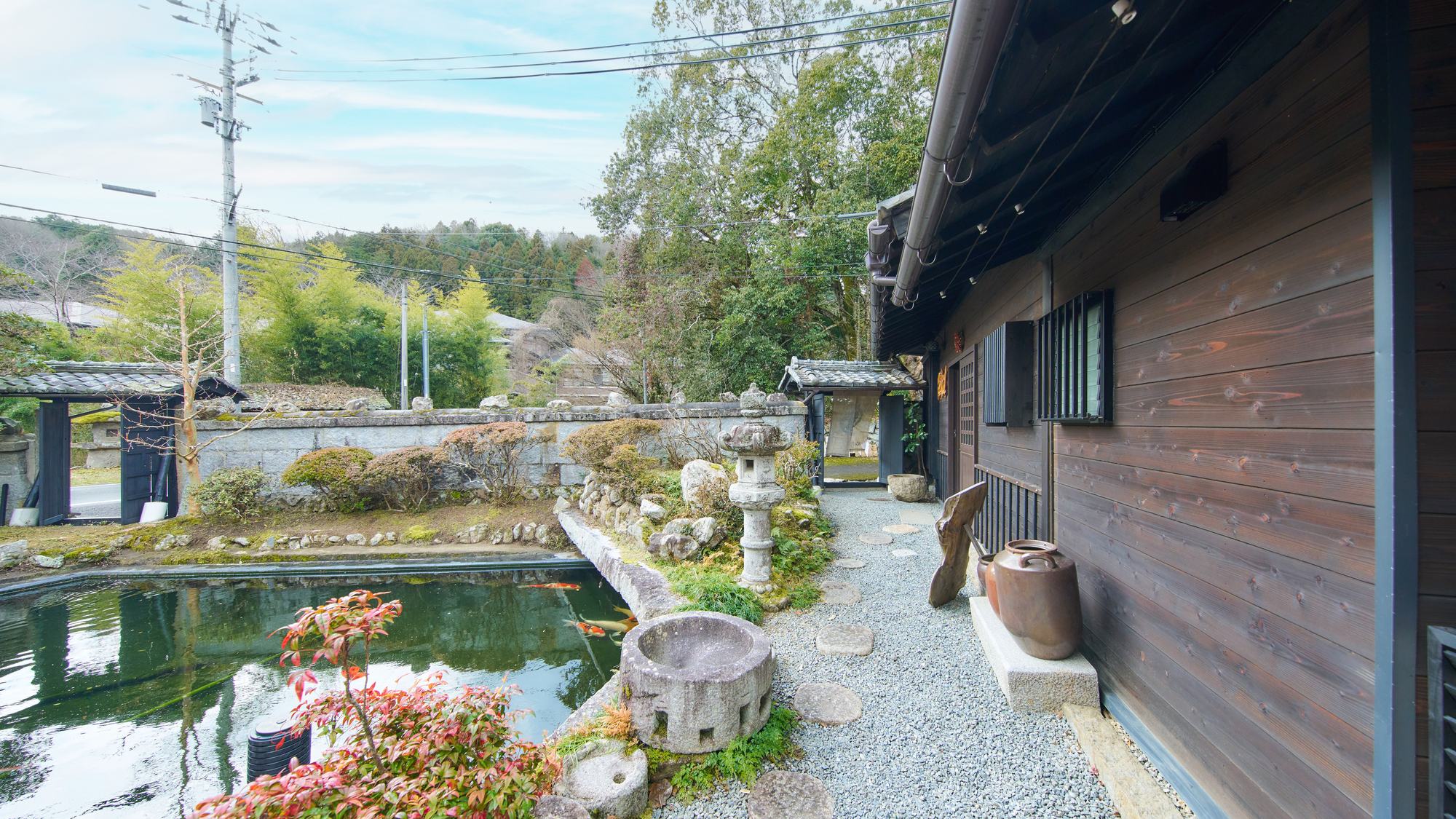 ・【外観】日本家屋と蔵を一棟貸切で満喫。静かな環境で心身ともにリフレッシュできます