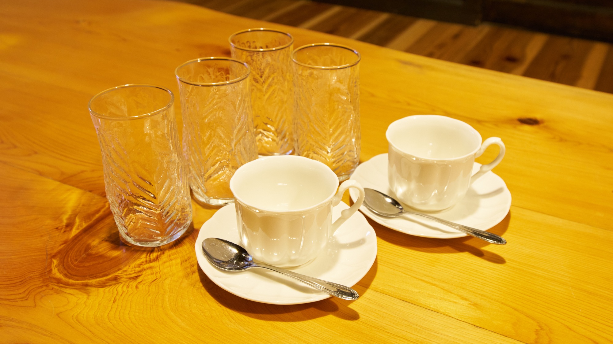 ・【板間】1F　グラス、ティーカップセット