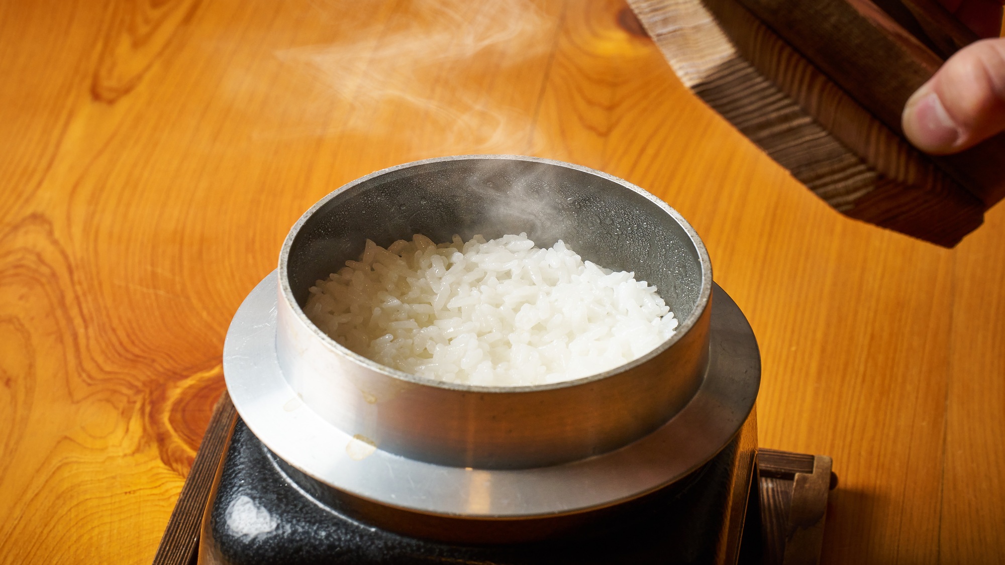 ・【朝食】一例　自家製の米を釜でふっくらと炊き上げました