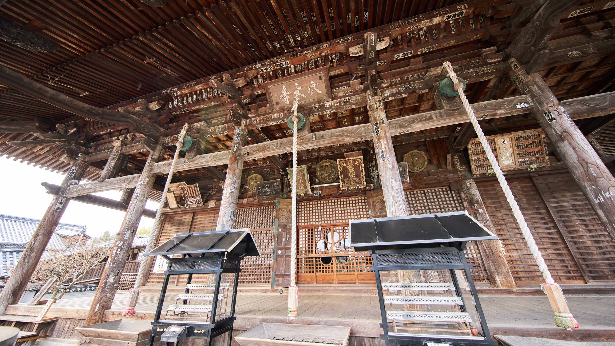 ・【周辺】穴太寺（あなおじ）慶雲二年（705年）、文武天皇の御代に大伴古磨が創建