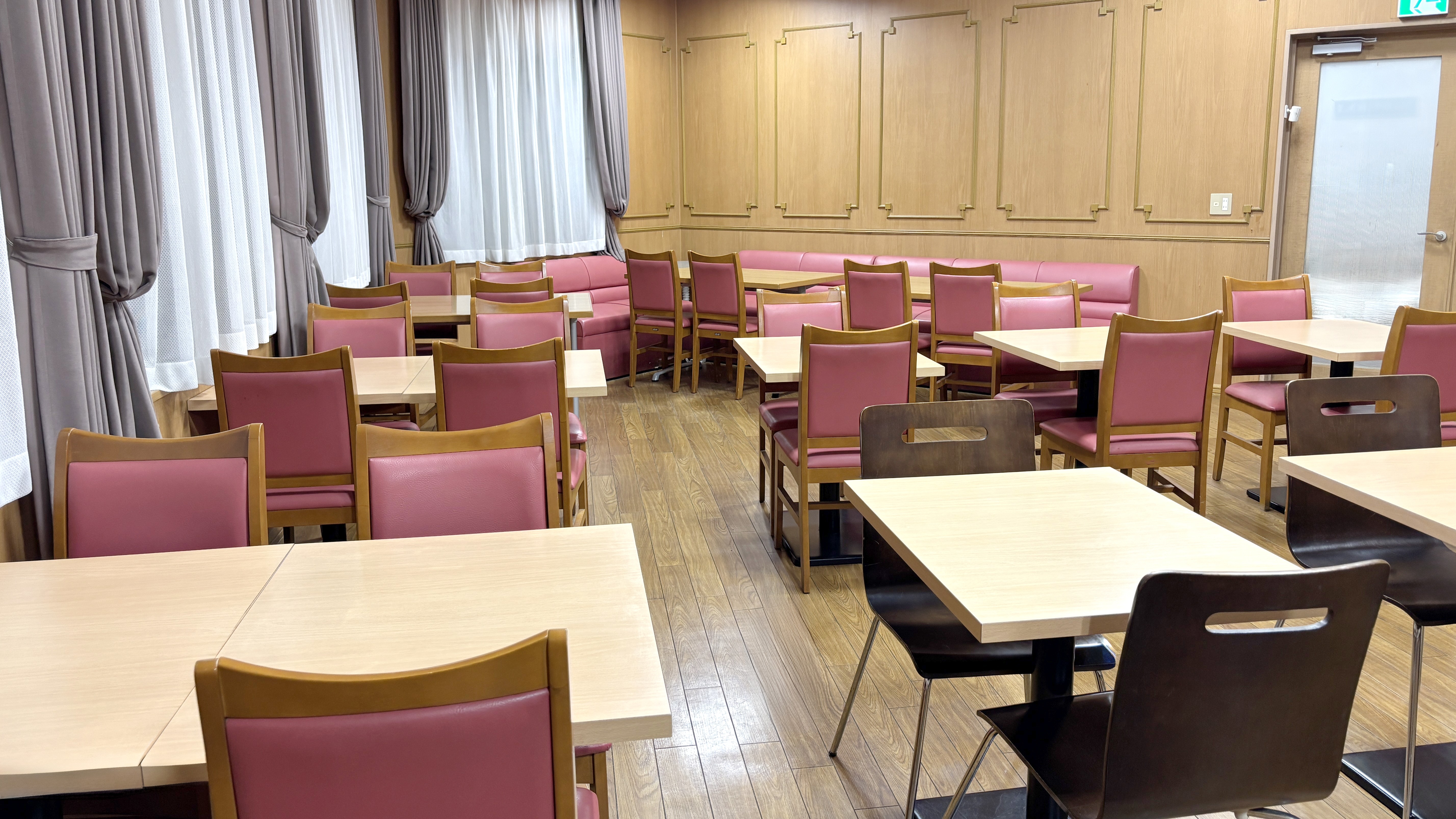 朝食会場　撮影：GR