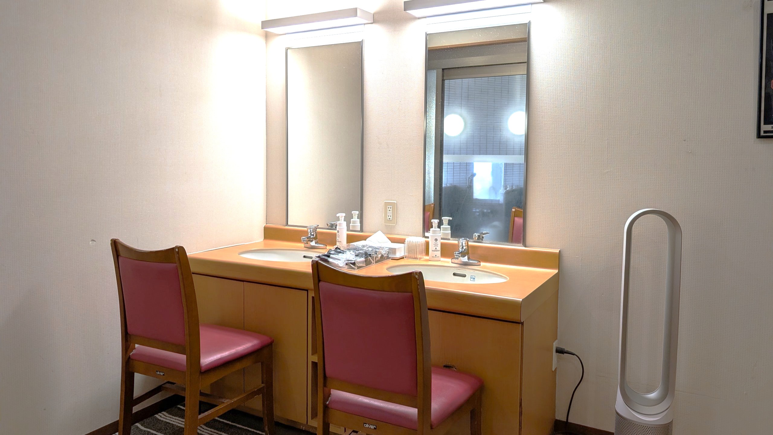 【人工温泉大浴場】洗面台　撮影：GR