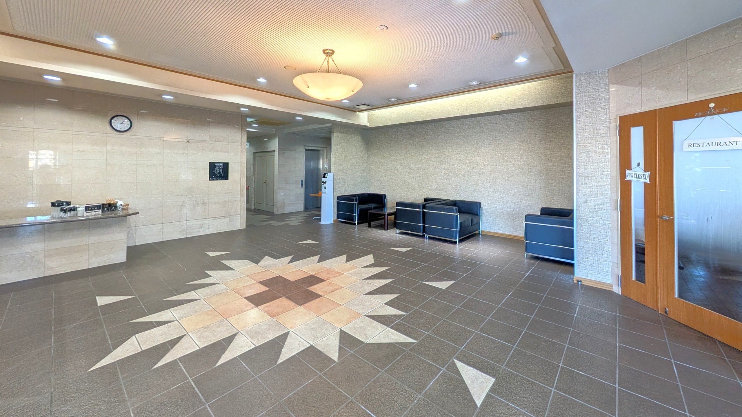 ロビー　撮影：GR