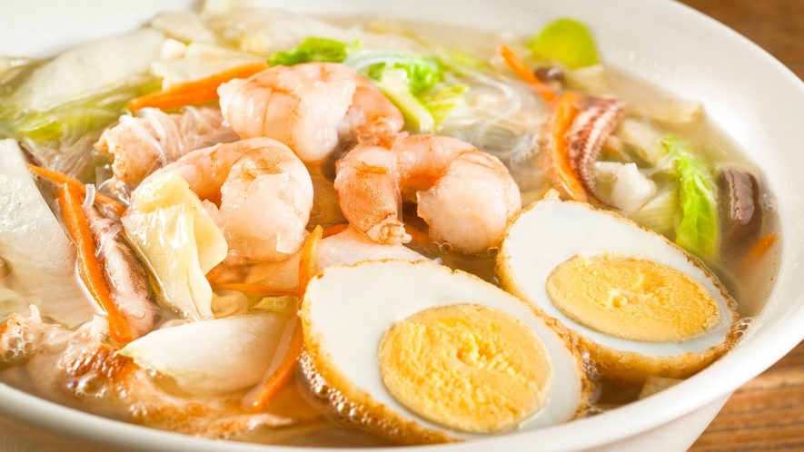 写真提供：熊本県観光連盟　　たっぷりの野菜と魚介類が入ったスープに、春雨が入った郷土料理♪