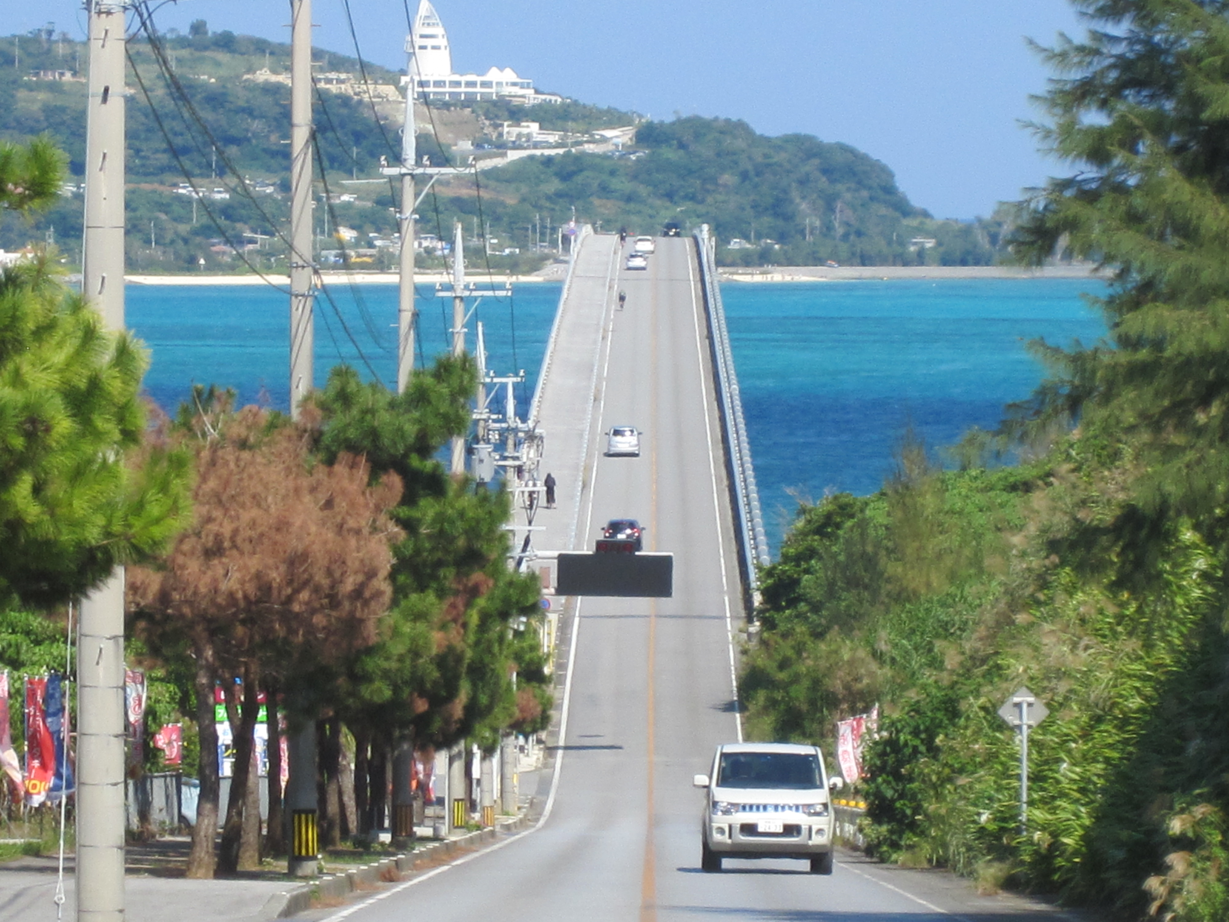 絶景スポットの古宇利大橋