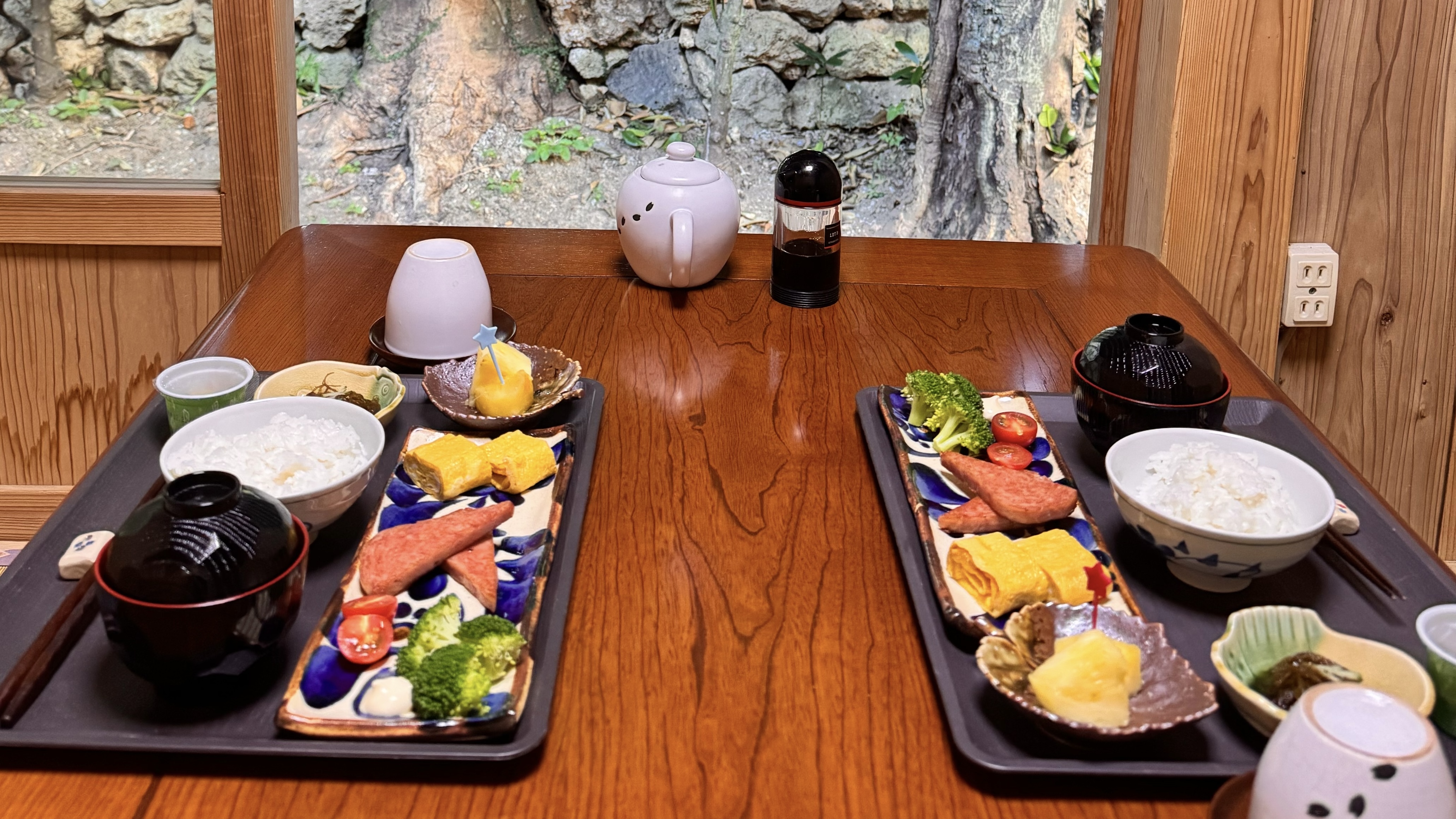 沖縄の食材を使用した美味しい朝食