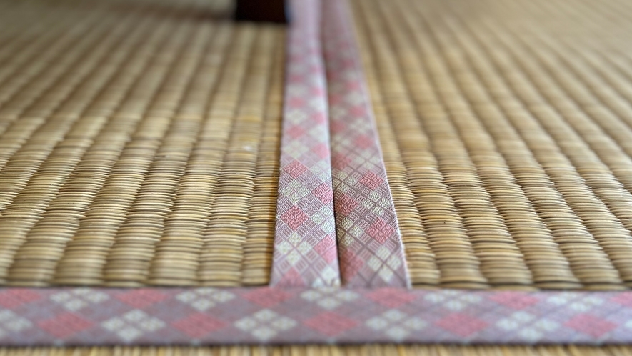 琉球畳が敷かれた客室
