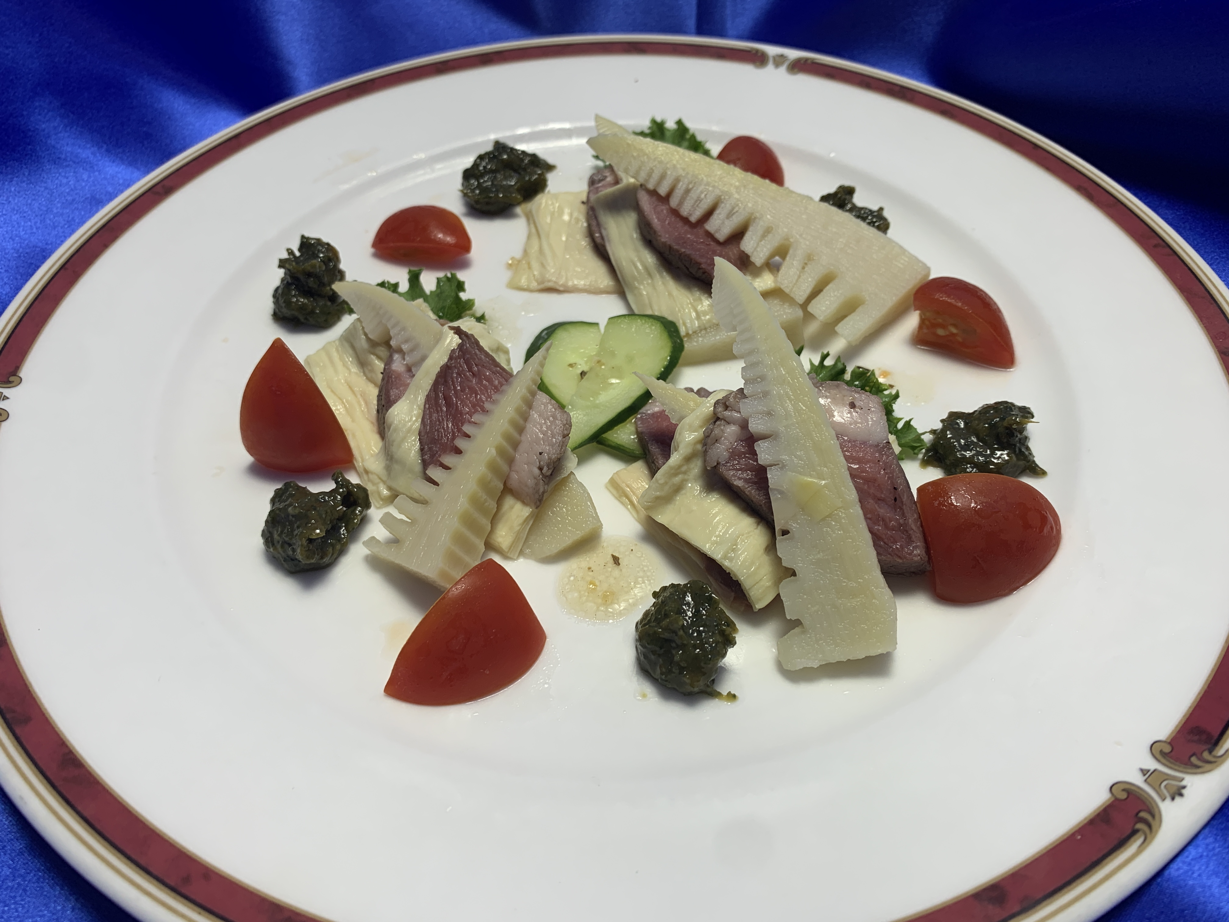 猪肉と地元産湯葉と自家採れ筍のカルパッチョ木の芽和えソース添え