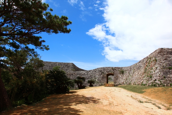 【素泊まり】76平米スイート♪読谷村の海沿いリゾートエリアで沖縄旅行を満喫♪＜ビーチ徒歩２分＞