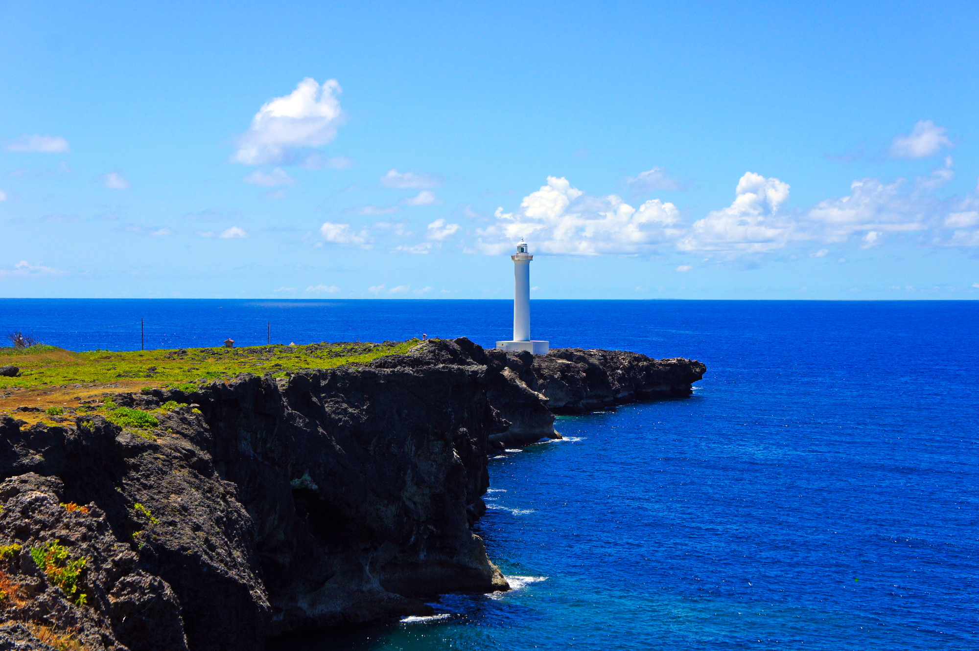 残波岬灯台（お車で6分）/春先はクジラが見えます。