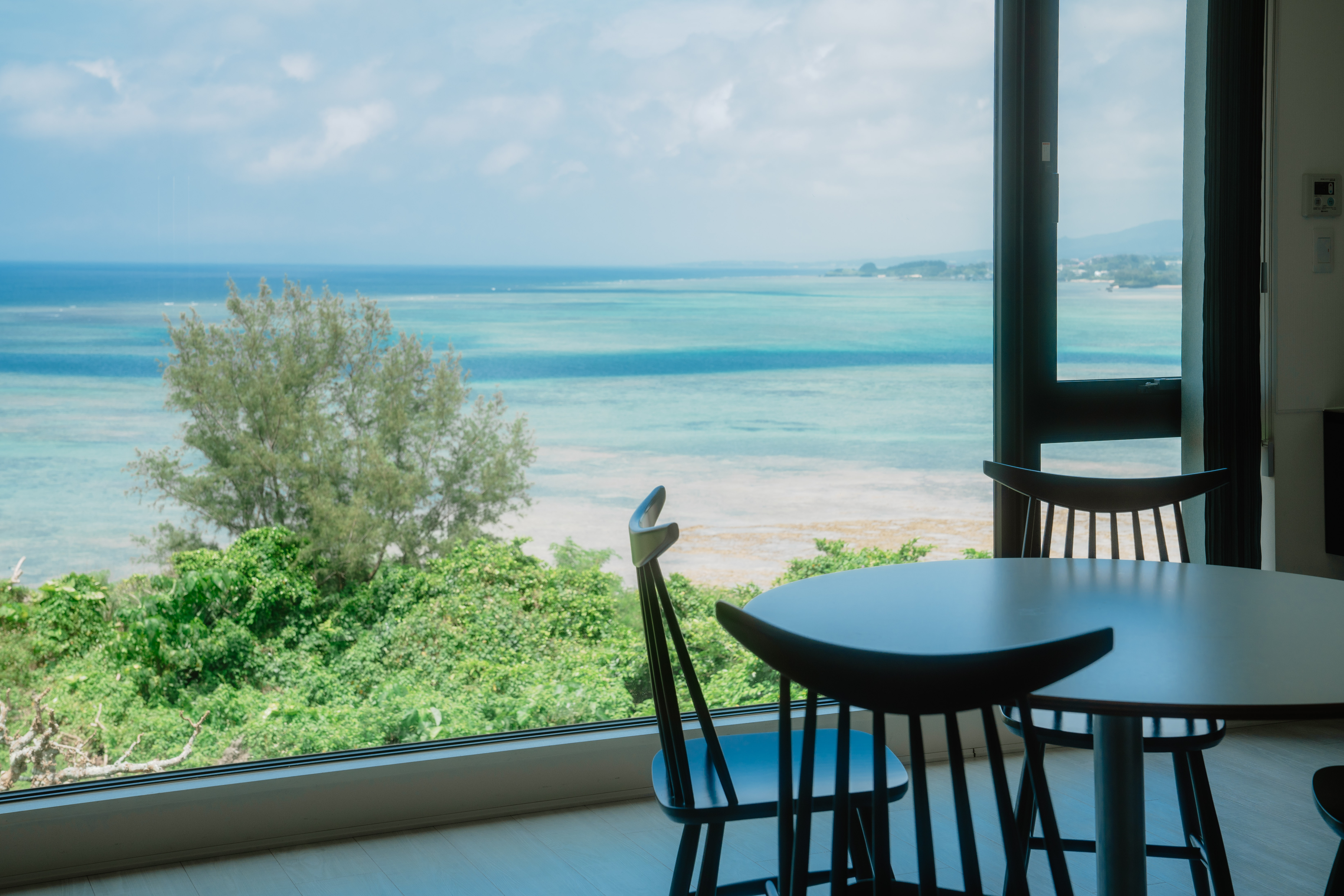 【部屋からの眺め】一日中眺めていたい絶景の青い海