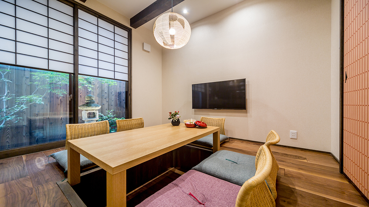 1階：ダイニング