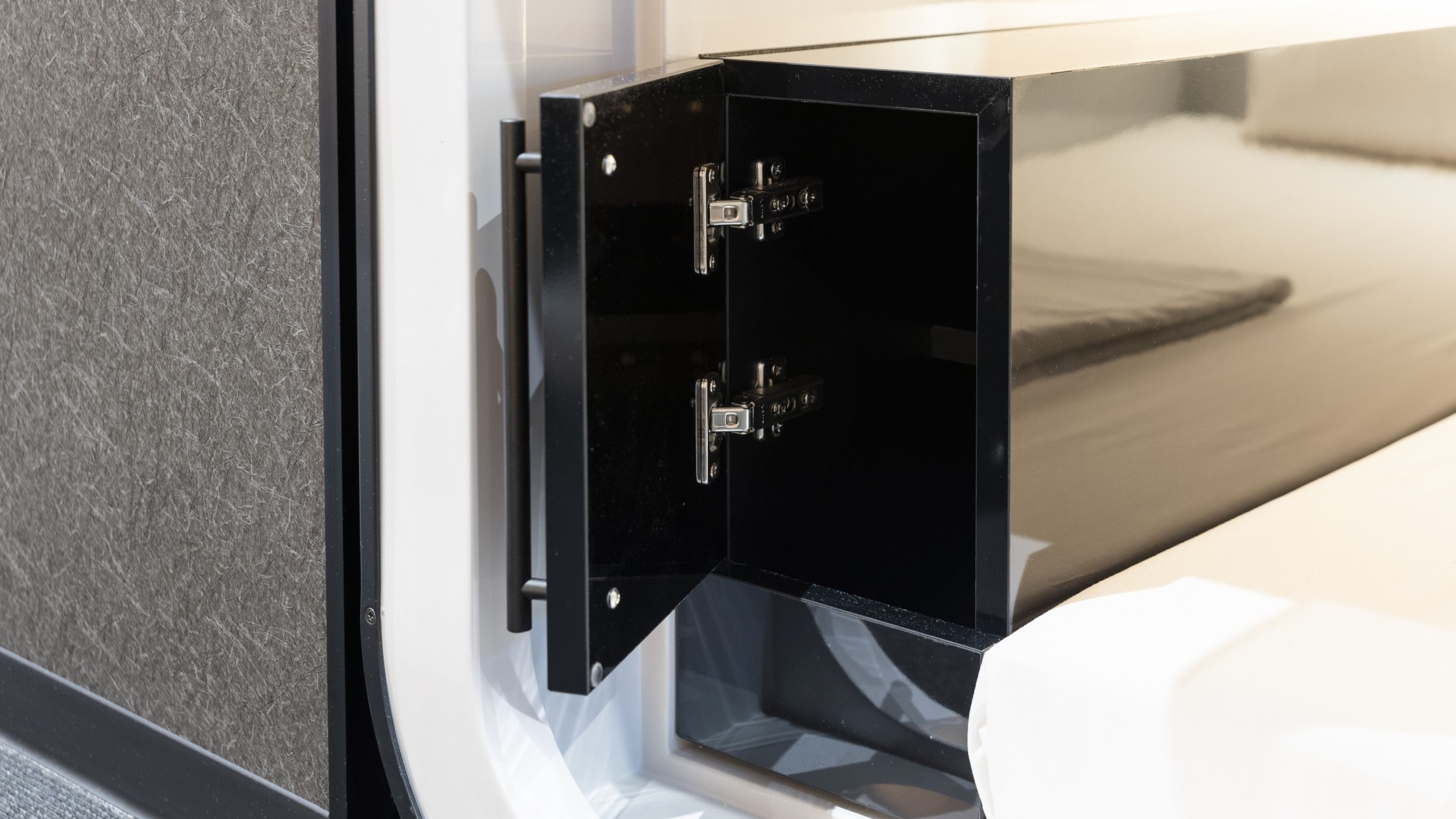 【プレミアムエコノミークラスキャビン】シューズボックス