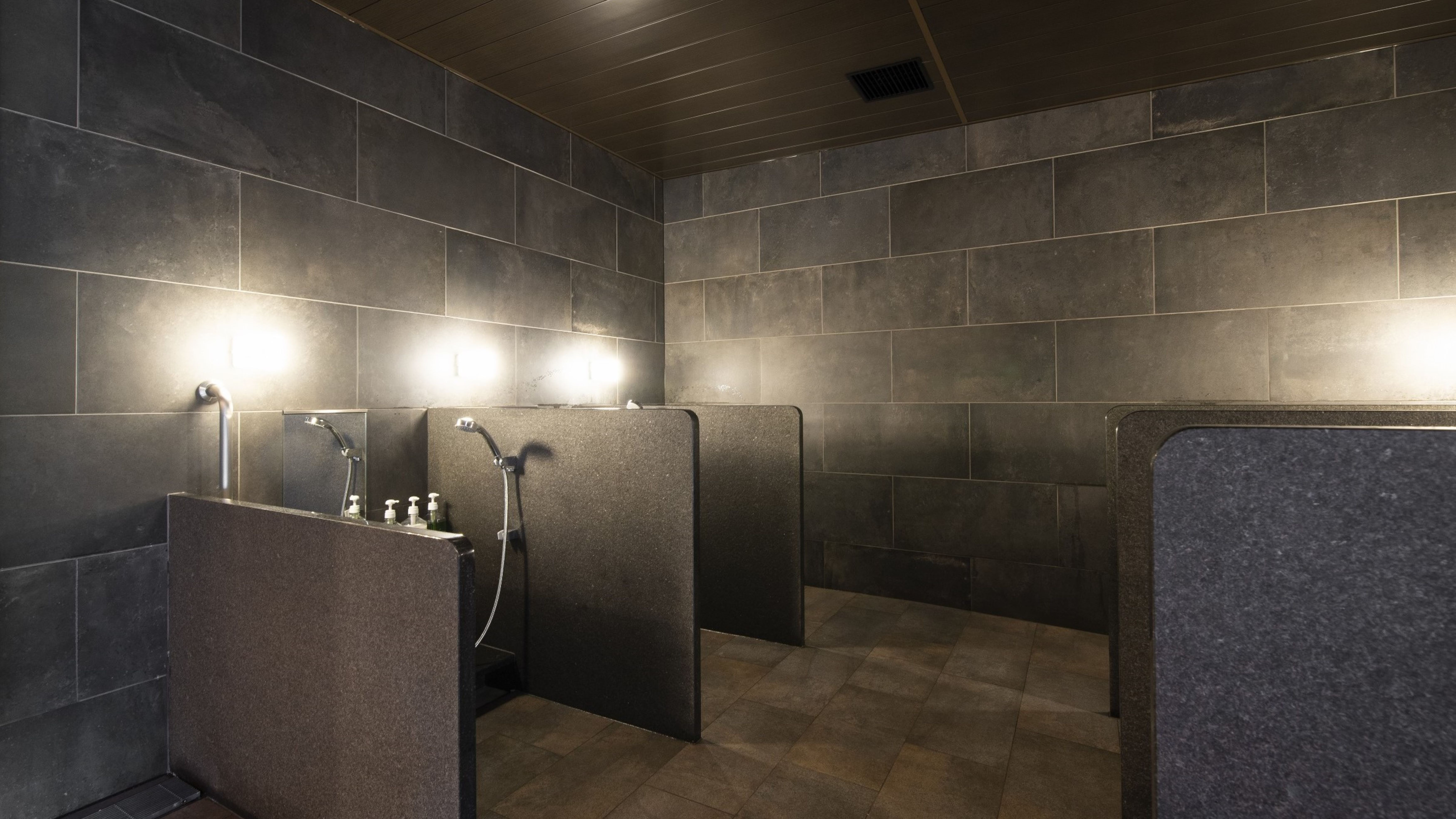 【半露天大浴場】