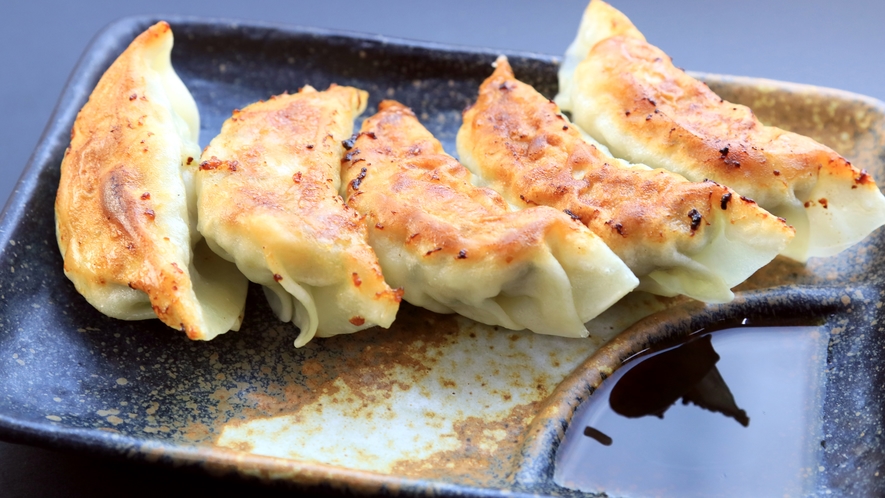 当宿オススメの逸品！手作り餃子♪味がしっかり付いていてお口の中で食材の旨味がじゅわ～っと！