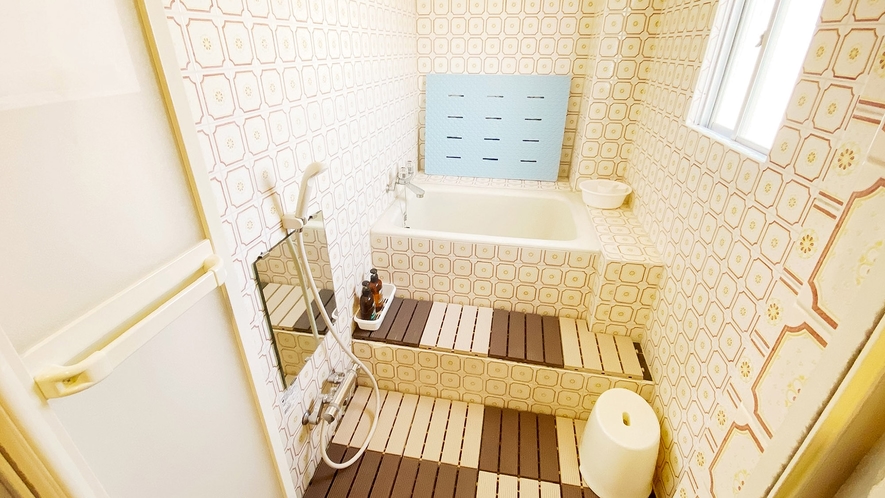 ・【最上階和室ファミリールーム】使い勝手のよい洗い場付のお風呂