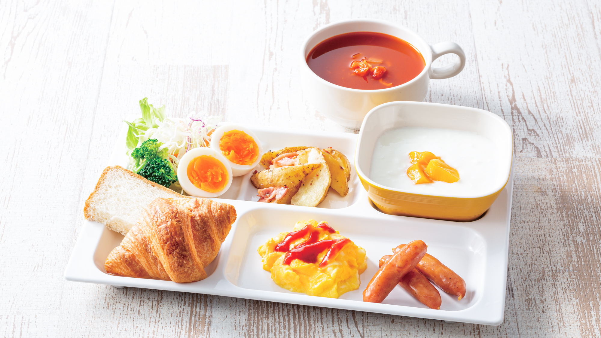 【盛り付け例】洋風中心のビュッフェスタイルの朝食です。お好みの組み合わせでお楽しみください。