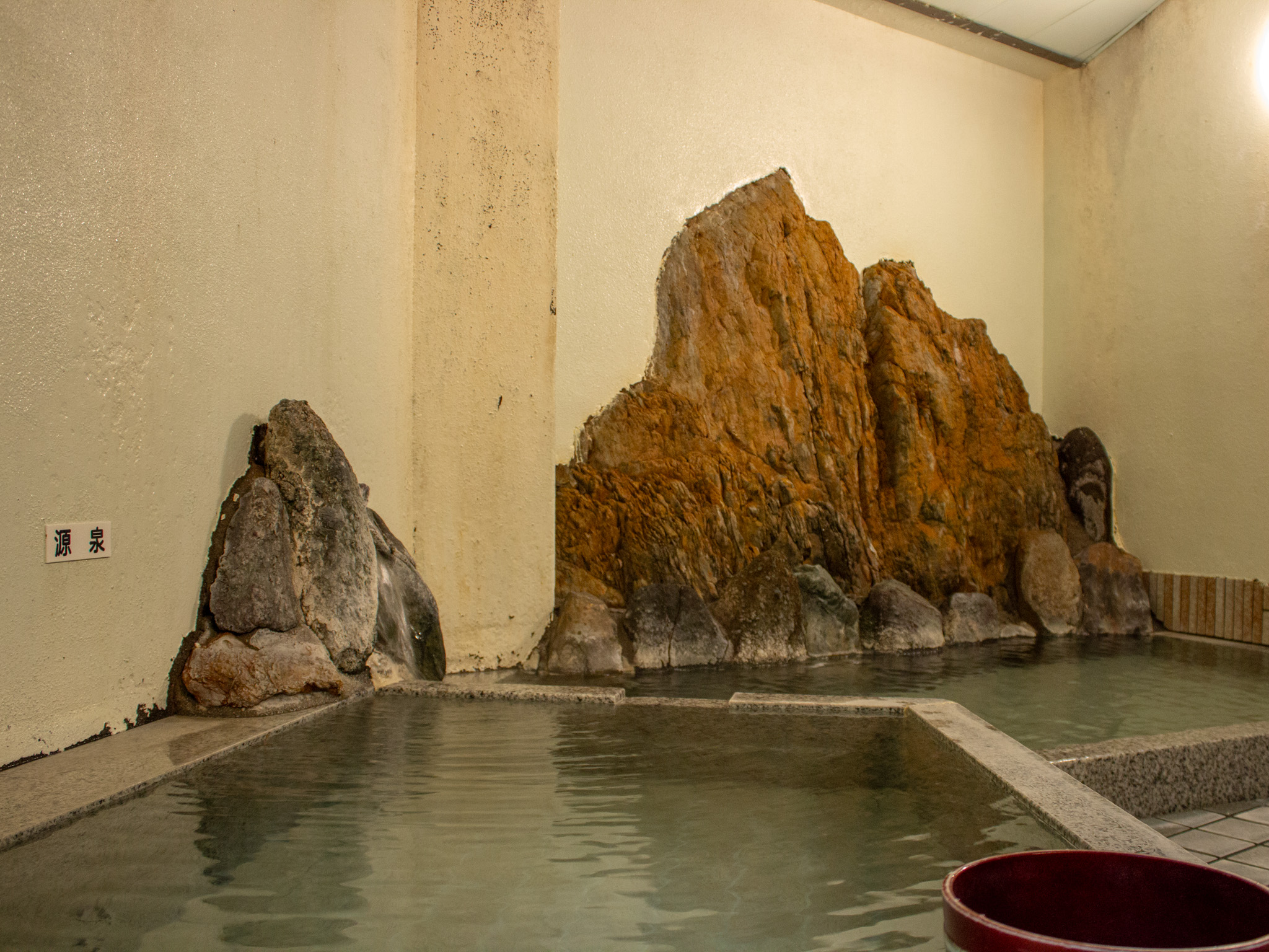 古くから武田信玄の隠し湯と呼ばれていました