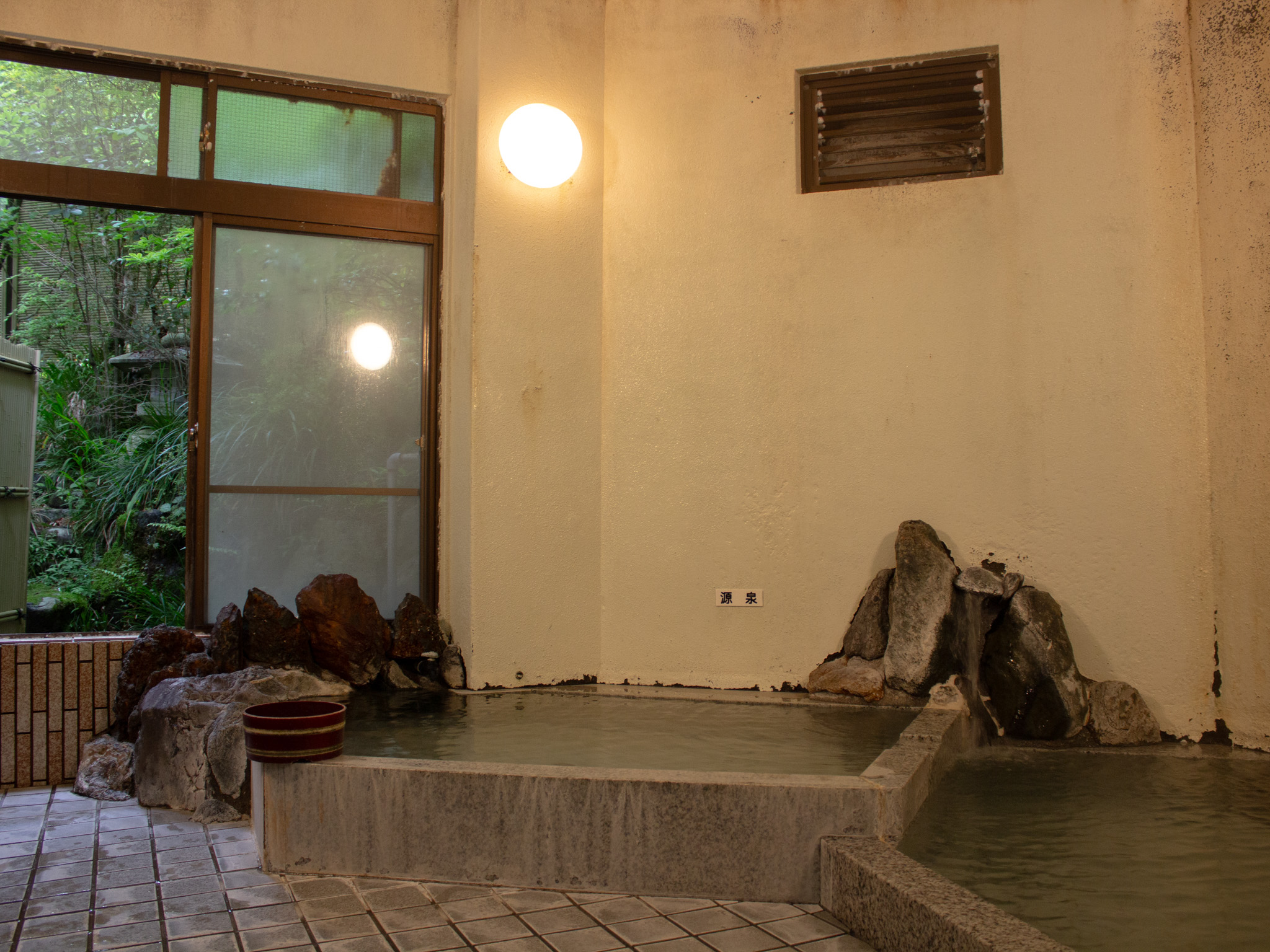 美容液のような肌触りの美肌の湯