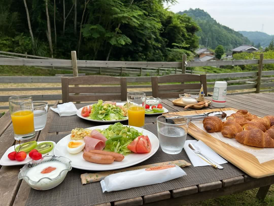 プライベートガーデンでBBQ　雨の日は離れでBBQ　　朝食付き