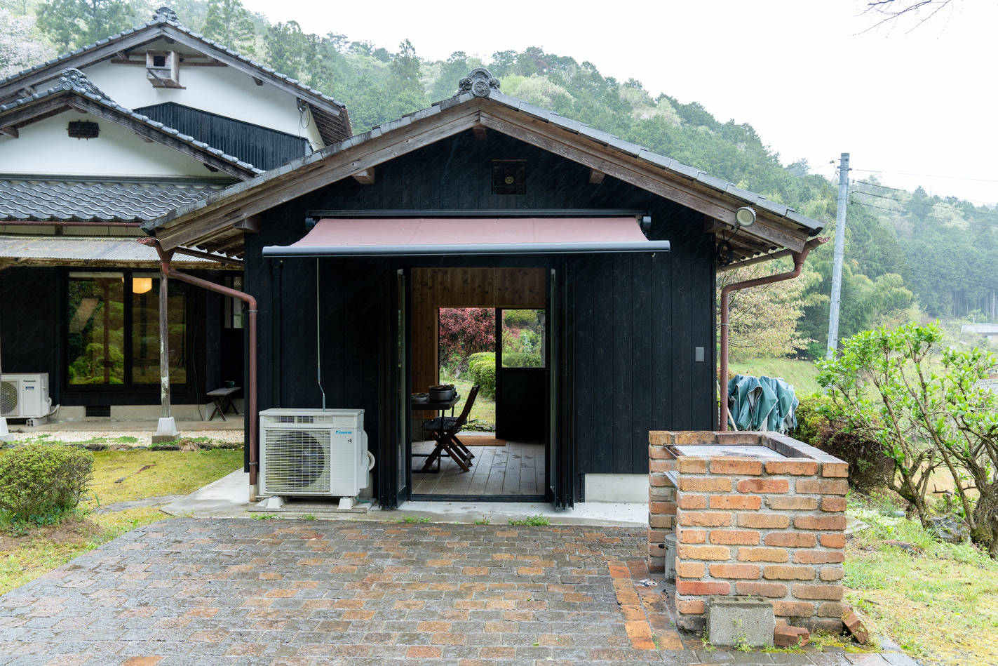 プライベートガーデンでBBQ　雨の日は離れでBBQ　　朝食付き