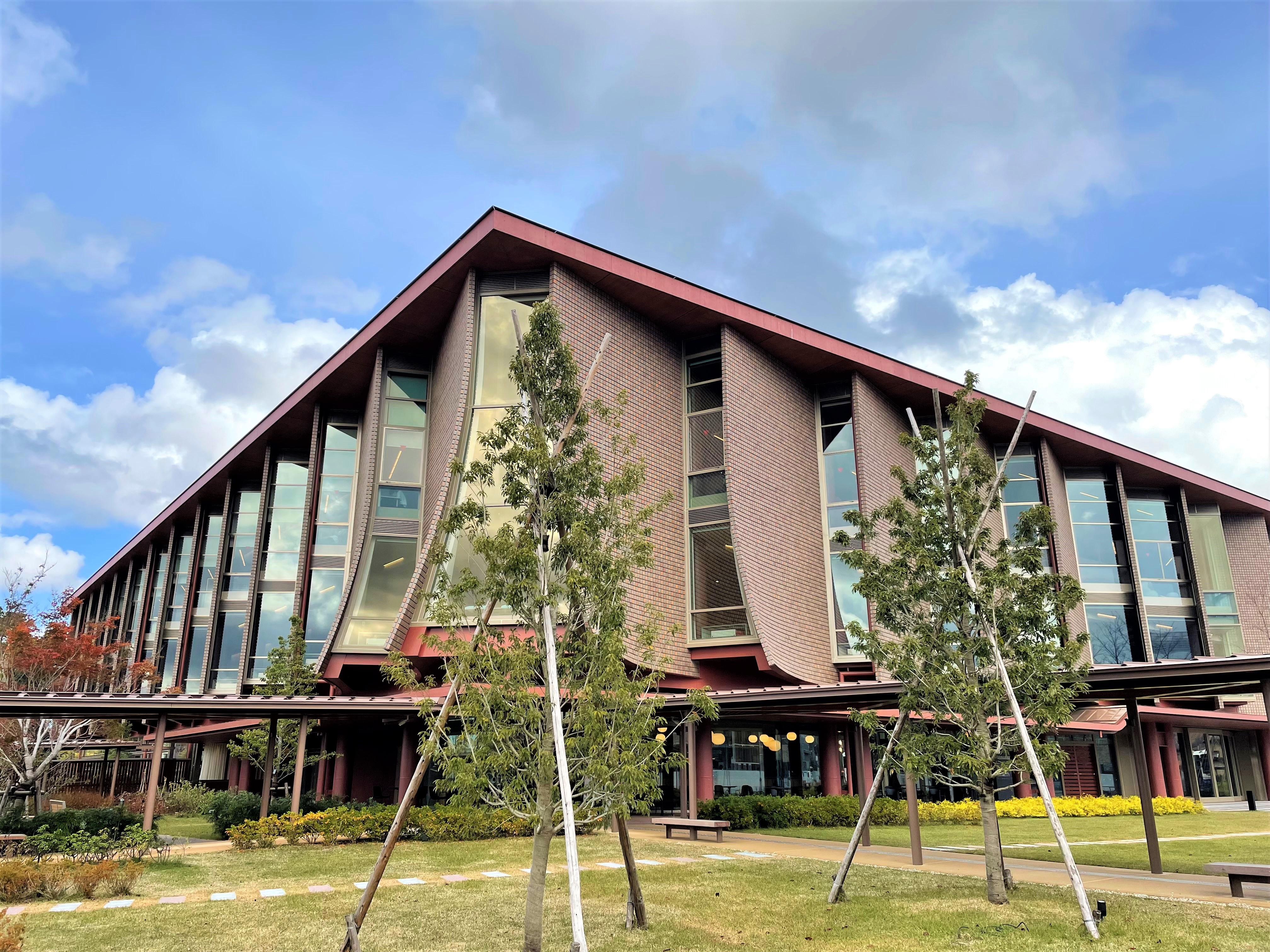 石川県立図書館