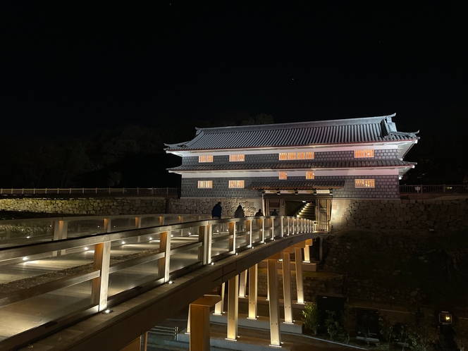 夜の金沢城