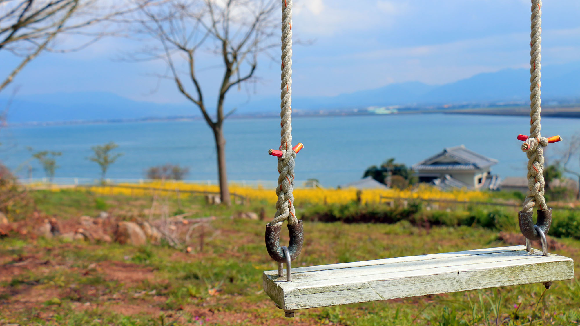 ブランコからも海が望めます♪