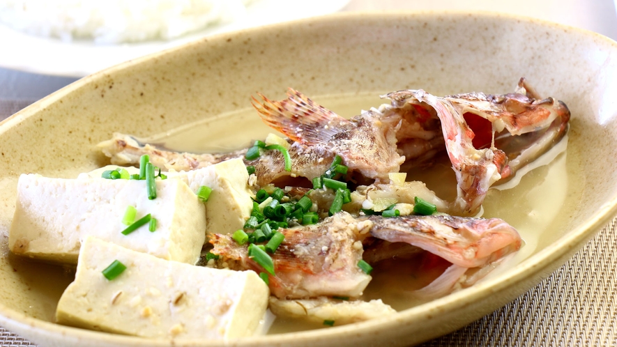 【夕食一例】優しい味☆季節の魚と豆腐の白味噌炊き