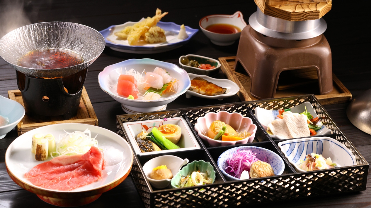 【早期予約30】自家源泉と四季折々の味覚◆旬の恵みのお重料理とミニブッフェ