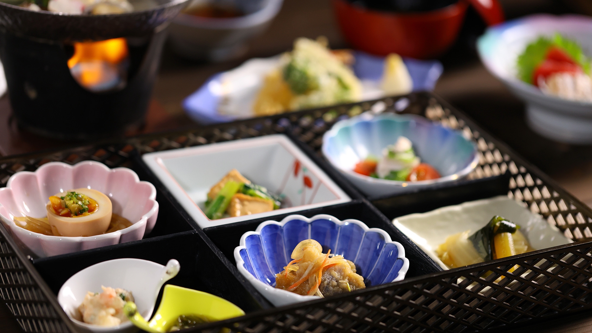【早期予約30】自家源泉と四季折々の味覚◆旬の恵みのお重料理とミニブッフェ