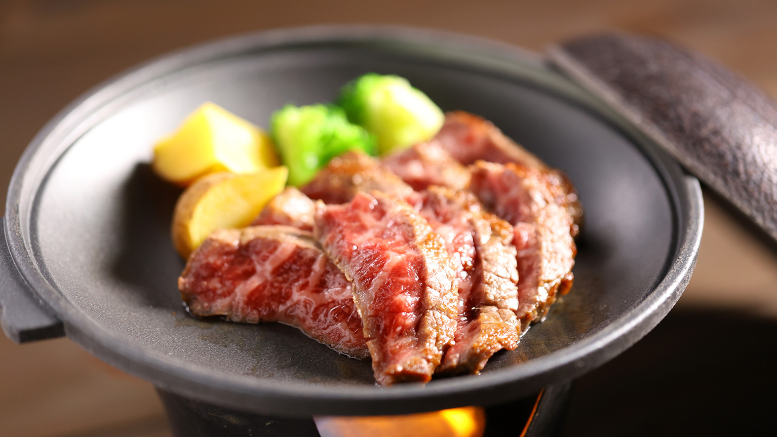 【当館1番人気】選べる贅沢グルメ◆牛肉ステーキorアワビステーキor本マグロ丼付きプラン