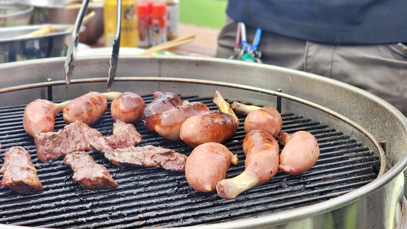 【食材持ち込みBBQ】360度星空ドームと海の絶景！屋根付きガレージで安心のワイワイBBQ