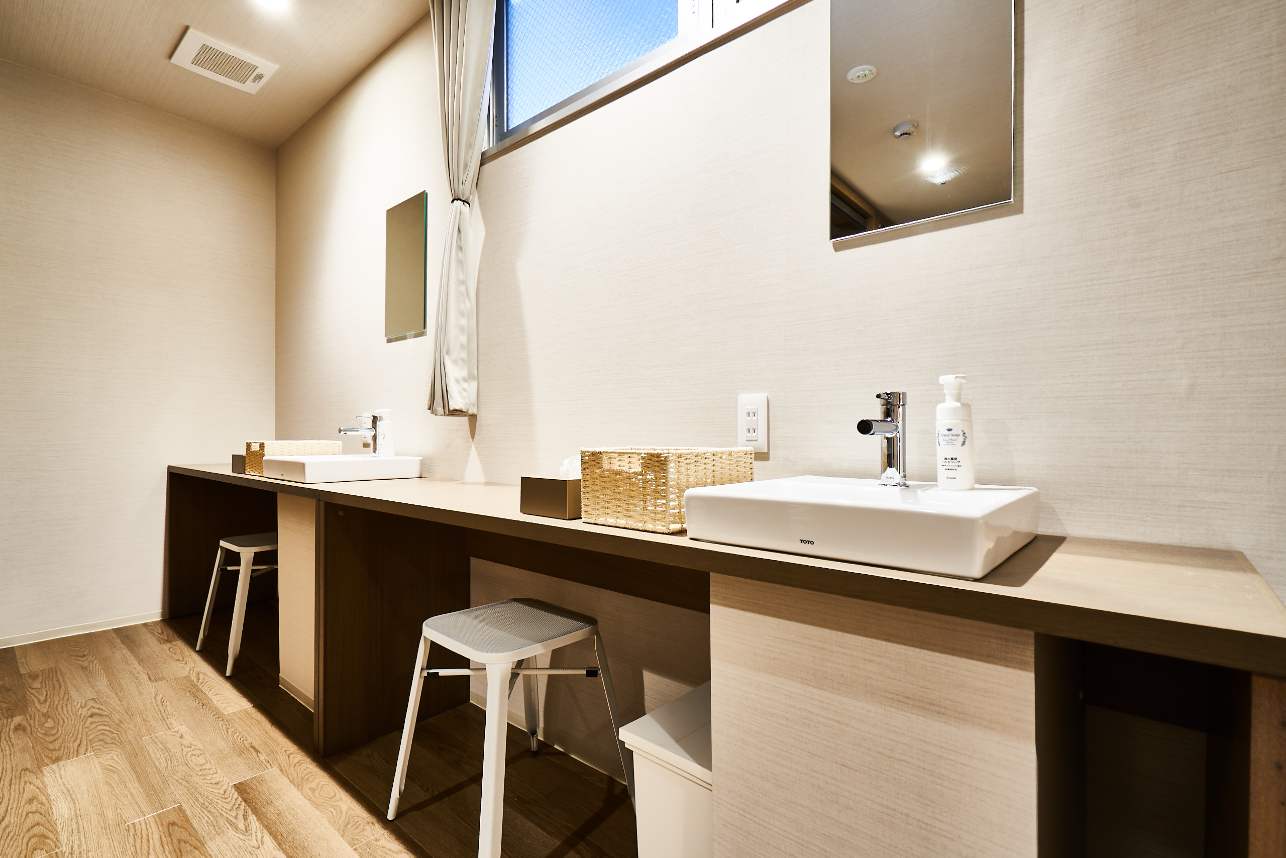 ファミリールーム（共用バス/共用トイレ）洗面台