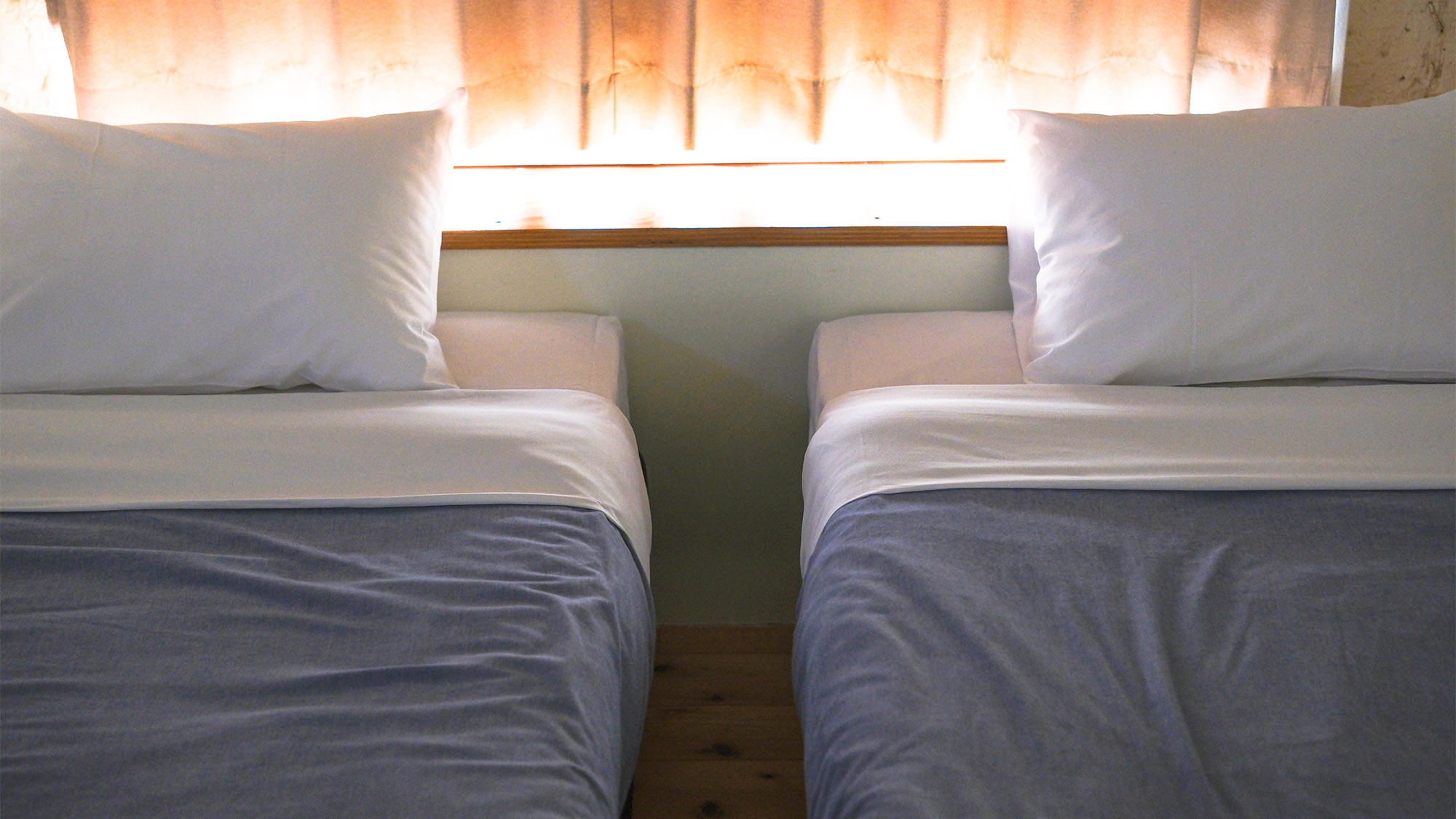 ・【ツイン一例】季節と天候次第ではお部屋の窓からも富士山ビューがお楽しみいただけます