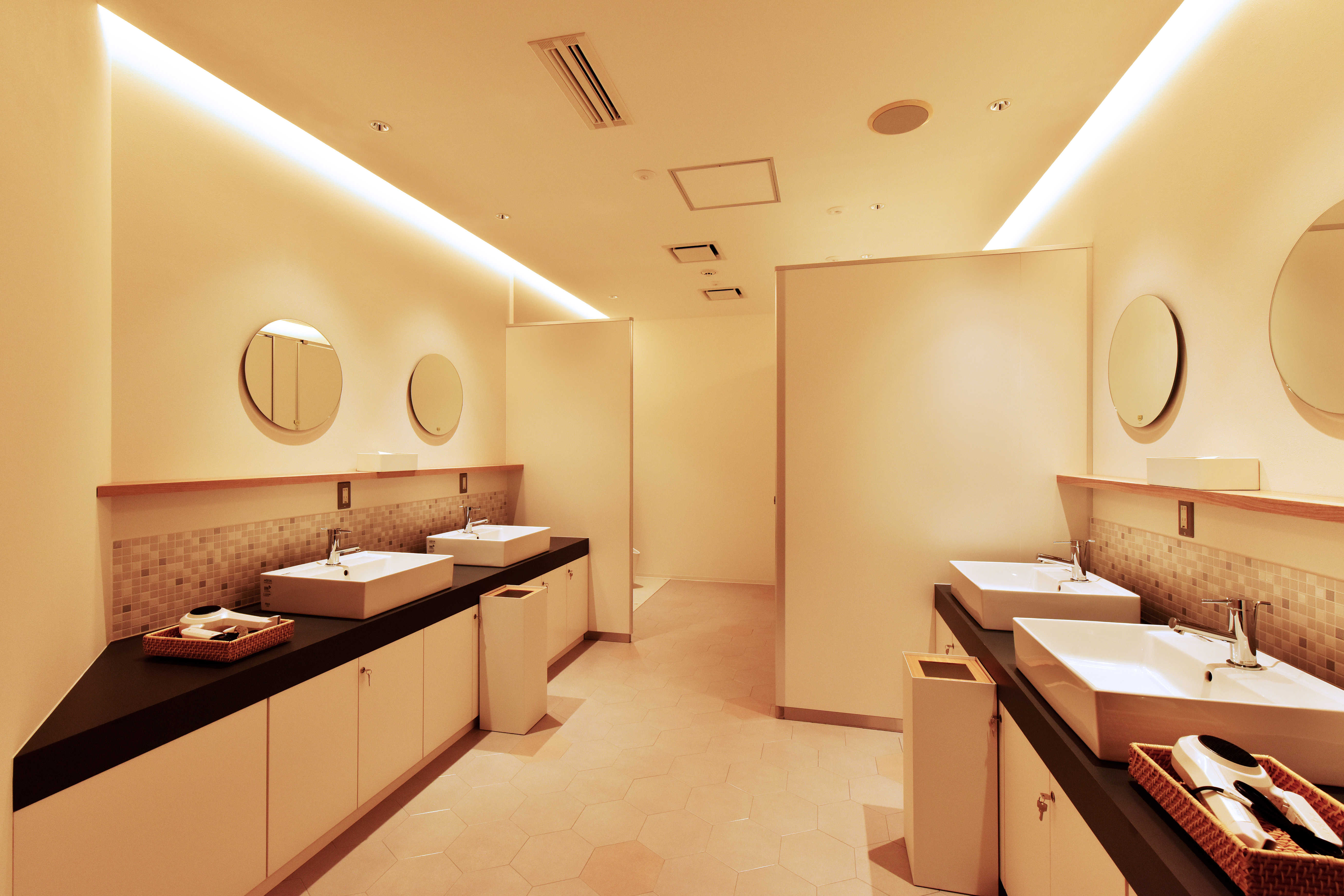 バンクルーム　男性用洗面所