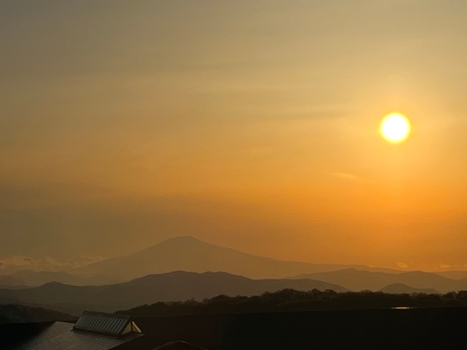 鳥海山と夕日