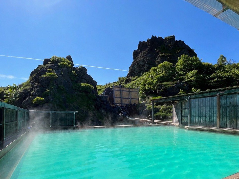 大露天風呂「須川の湯」大日岩