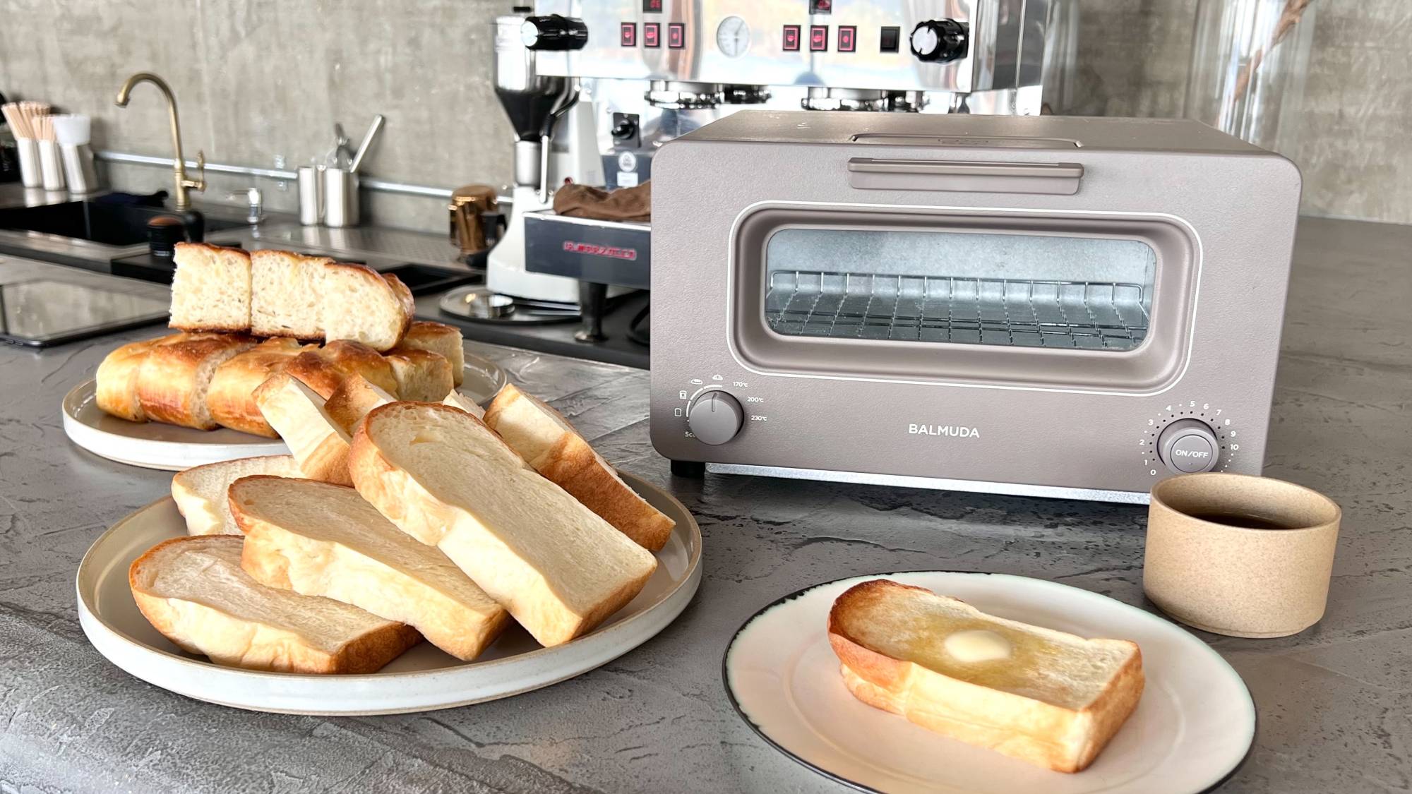 【朝食】週末限定の手作りパンドミ