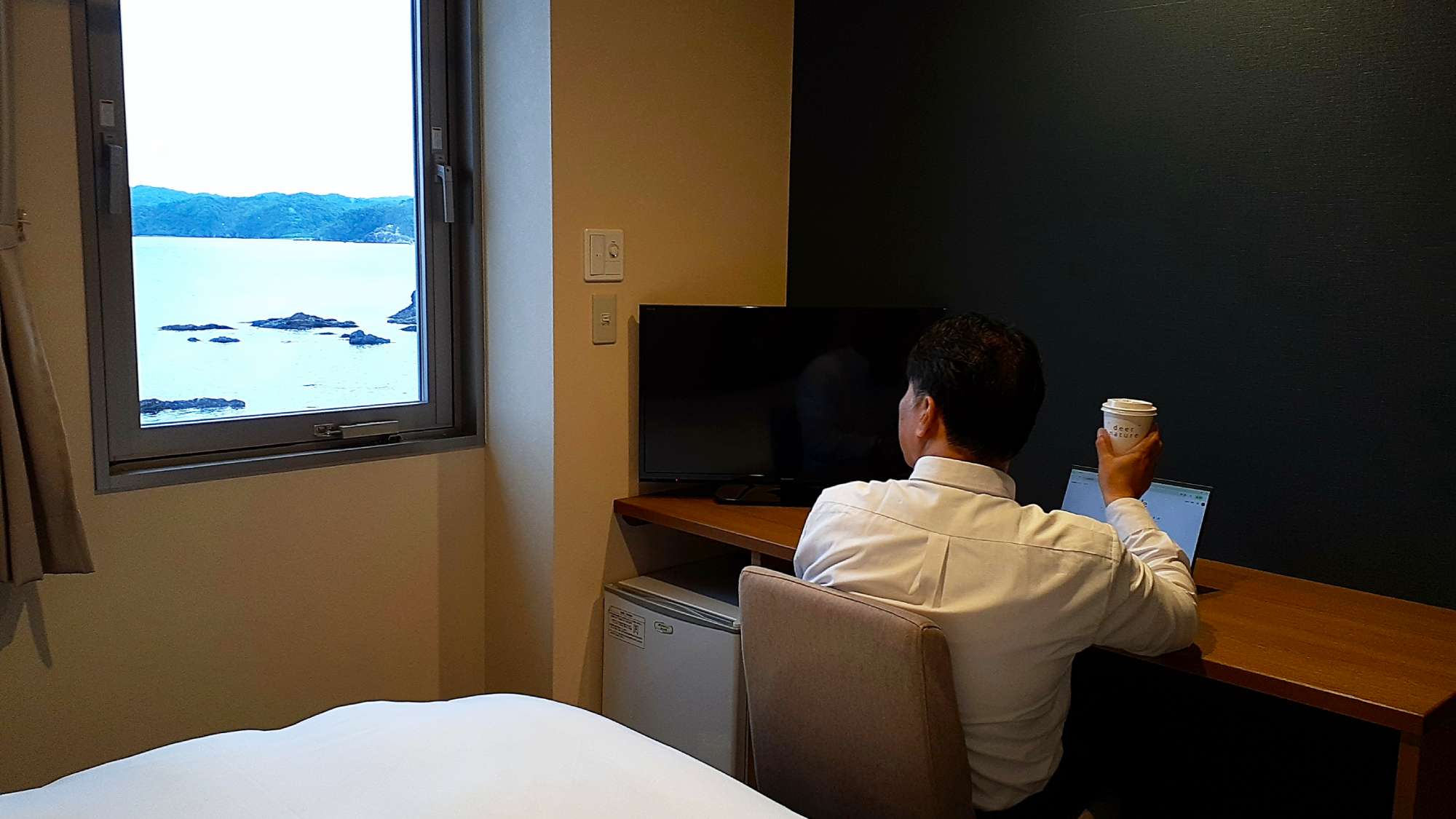 仕事の合間に海を眺めてほっと一息