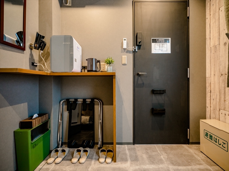 3名部屋（11平米／二段ベッド1台、シングルベッド1台）