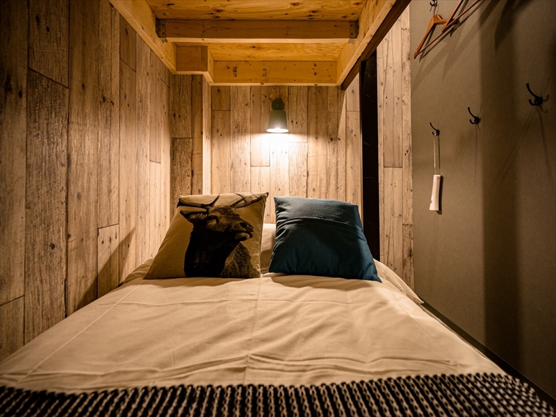 3名部屋（11平米／二段ベッド1台、シングルベッド1台）