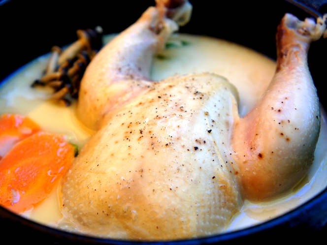 ダッチオーブン料理　丸鶏の豆乳鍋イメージ