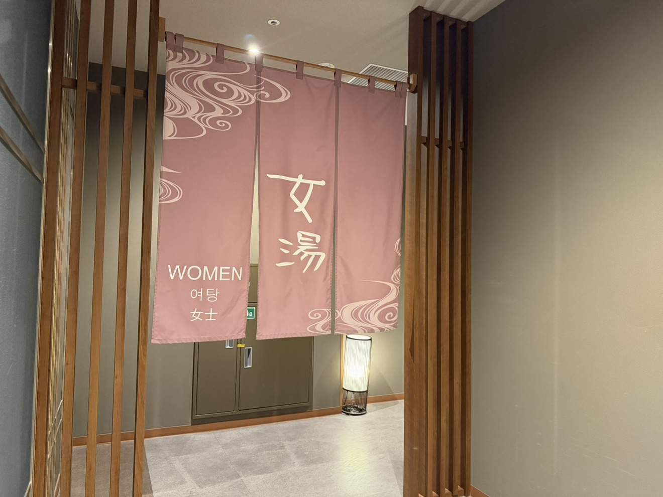 女性性大浴場入口