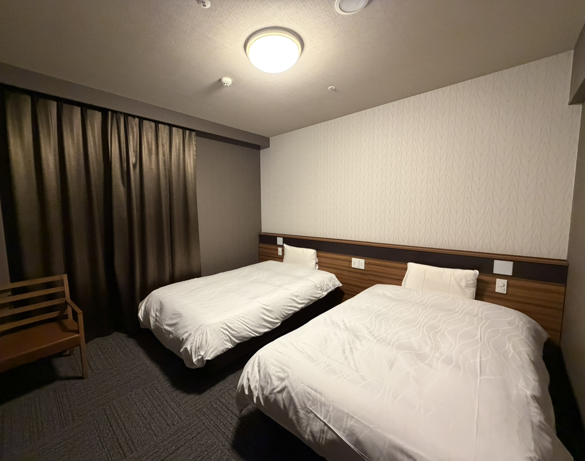 【ツイン◆約19.8㎡】120cm幅セミダブルベット2台